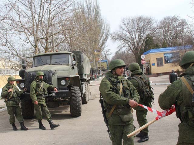 Российские военные покидают паромную переправу Керчь (Фото)