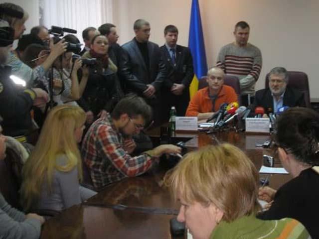 Коломойский пообещал не заниматься бизнесом на время должности главы Днепропетровской ОГА Коломойский пообещал не заниматься бизнесом на время должности главы Днепропетровской ОГА