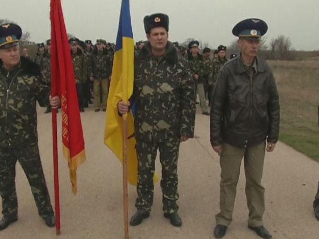 Протистояння на півострові: Інтервенція росіян триває, українці зброю не здають