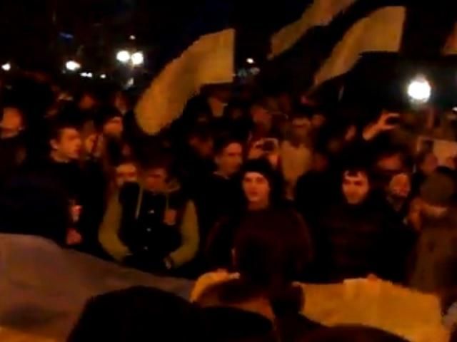 Тисячі донеччан співають "Червону руту" (Відео)