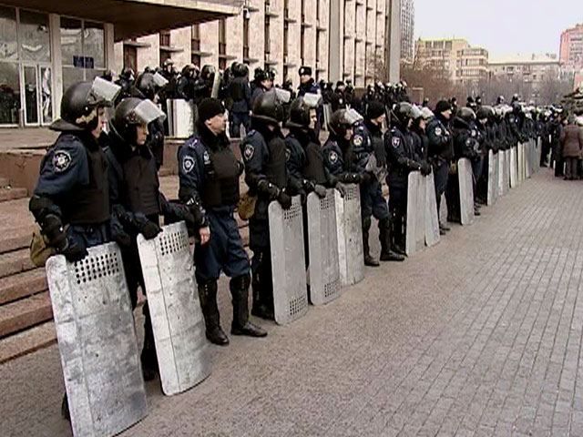 Представникам "народної влади" довелося покинути Донецьку ОДА Представникам "народної влади" довелося покинути Донецьку ОДА