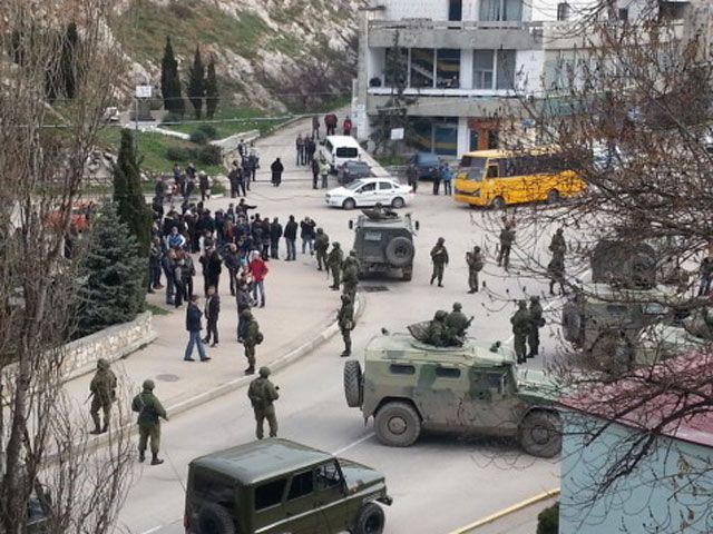 В Балаклаве русские военные и украинские пограничники сражаются за часть, - СМИ