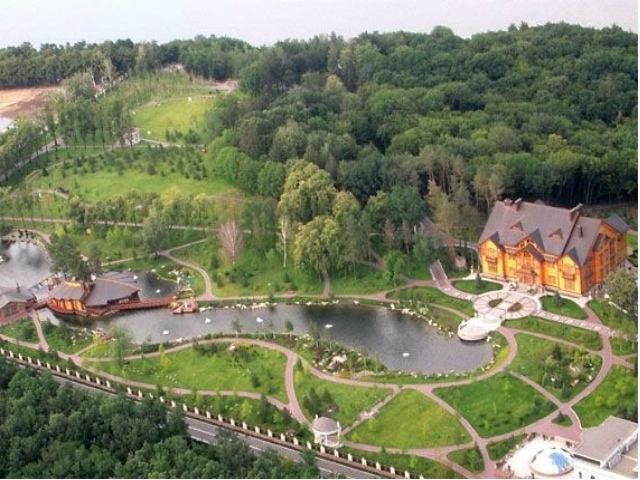 Кабмін продає всі державні резиденції та дачі Кабмін продає всі державні резиденції та дачі