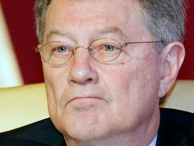 Спецпосланника генсека ООН вызволити из магазина, где его "заблокировали" самооборонцы Крыма Спецпосланника генсека ООН вызволити из магазина, где его "заблокировали" самооборонцы Крыма