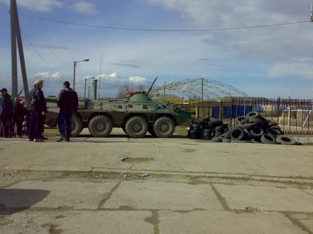Військову частину в Феодосії блокують бійці з Краснодарського краю