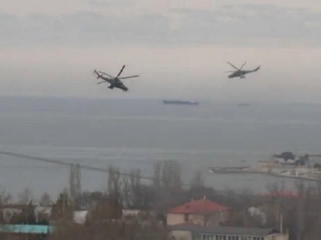 Над Крымом свободно летают военные вертолеты (Видео 16+)