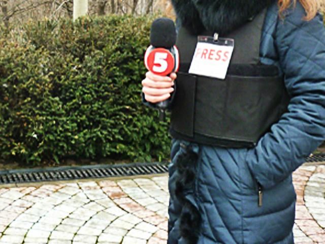 "Давайте бить "5 канал", - в Севастополе напали на журналистов "Давайте бить "5 канал", - в Севастополе напали на журналистов