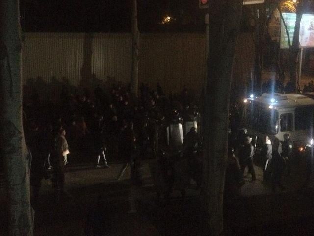 В Донецке задержали 12 участников пикета СБУ В Донецке задержали 12 участников пикета СБУ