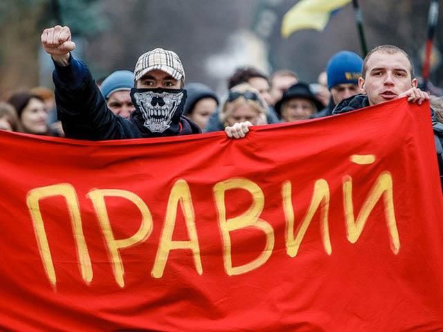 "Правий сектор" не виключає можливості своєї участі у конфлікті у Криму "Правий сектор" не виключає можливості своєї участі у конфлікті у Криму