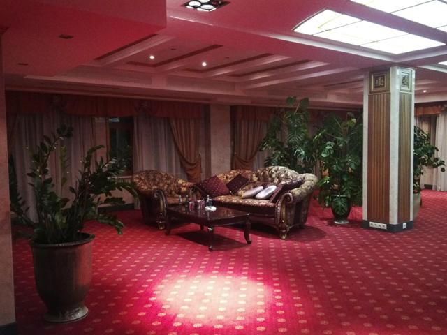 Як жилося Юрі Єнакієвському: офіс із мозаїками і "королівськими" ліжками (Фото) Як жилося Юрі Єнакієвському: офіс із мозаїками і "королівськими" ліжками (Фото)