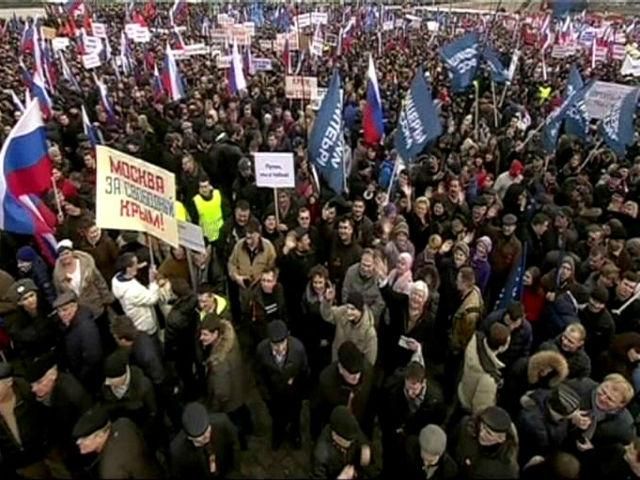 Тысячи россиян митинговали "за" путинскую агрессию в Крыму, еще полсотни - против