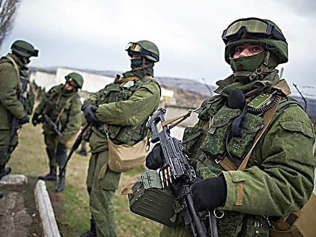 Озброєні люди захопили центральний військомат Криму