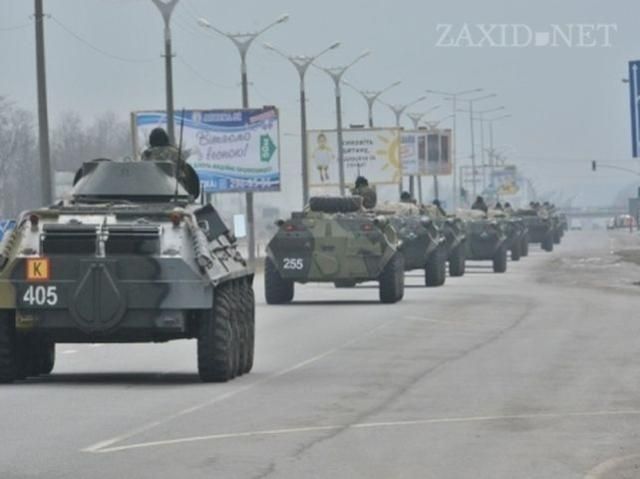 Зі Львова виїхали кілька десятків БТР. Офіційне пояснення — тренування (Фото. Відео)