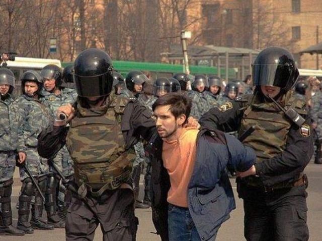 Из Украины депортируют российского активиста, который поддерживал Майдан Из Украины депортируют российского активиста, который поддерживал Майдан