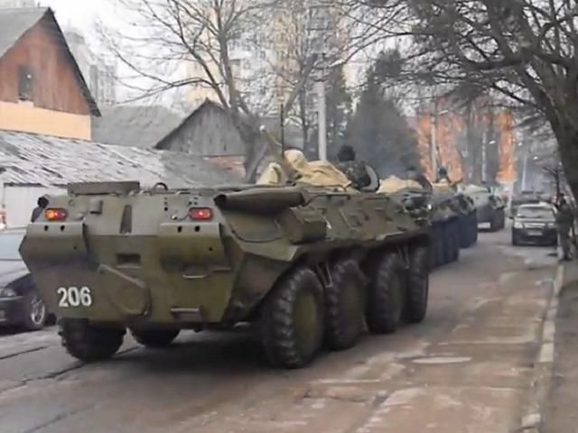 Десятка БТРов выехали со Львова (Видео) Десятка БТРов выехали со Львова (Видео)