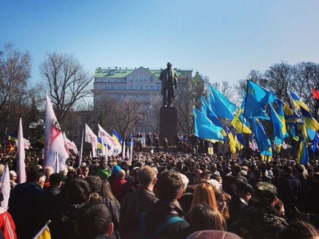 У Києві люди зібралися на честь 200-річчя Шевченка (Фото)  
