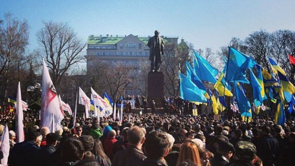 В Киеве люди собрались в честь 200-летия Шевченко (Фото) В Киеве люди собрались в честь 200-летия Шевченко (Фото)