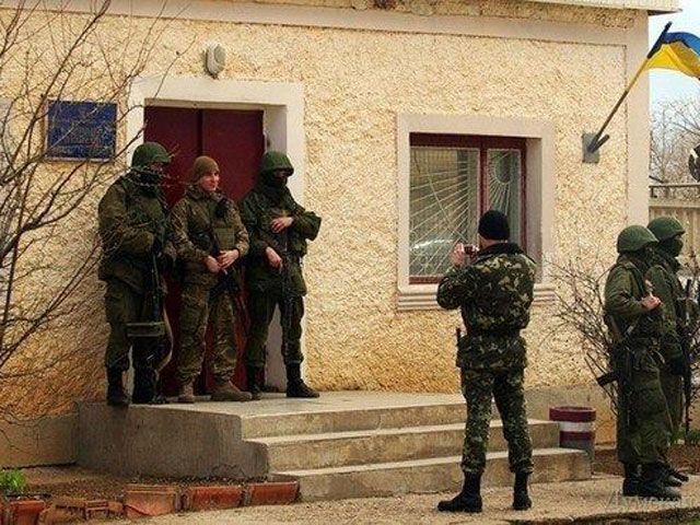 Из Крыма вывозят российских военных, которые говорили с местными жителями
