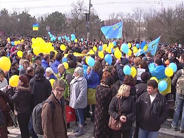 Крим мітингує проти російської інтервенції Крим мітингує проти російської інтервенції