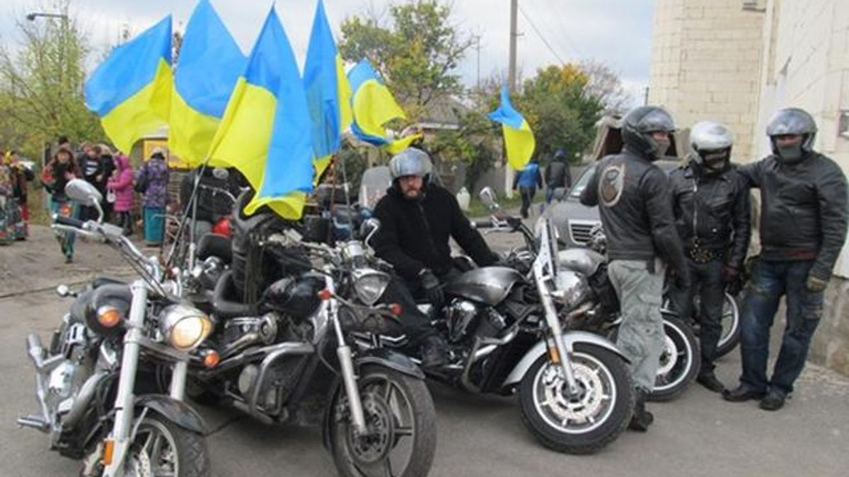 Українські байкери виступили за єдність України і проти війни (Фото) Українські байкери виступили за єдність України і проти війни (Фото)