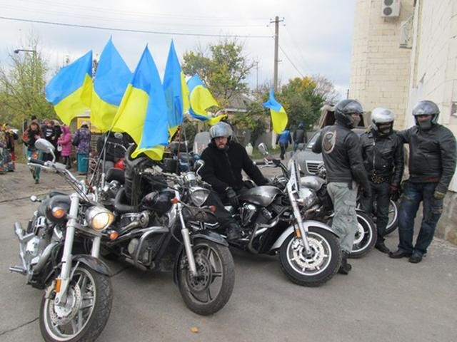 Украинские байкеры выступили за единство Украины и против войны (Фото)