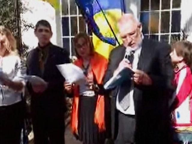 В Париже украинцы цветами и стихами почтили 200-летие Шевченко