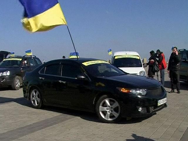 Днепропетровские активисты едут в Крым поддержать военных