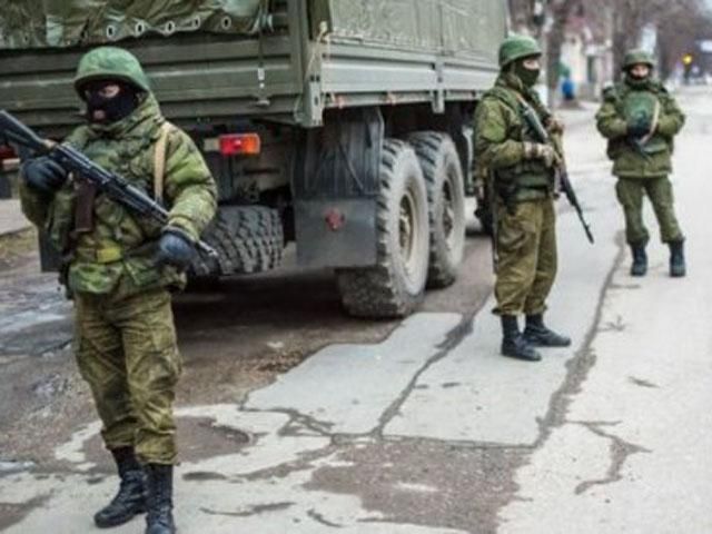 Продолжается штурм аэродрома в Новофедоровке: в небе совершает облет пара вертолетов Продолжается штурм аэродрома в Новофедоровке: в небе совершает облет пара вертолетов