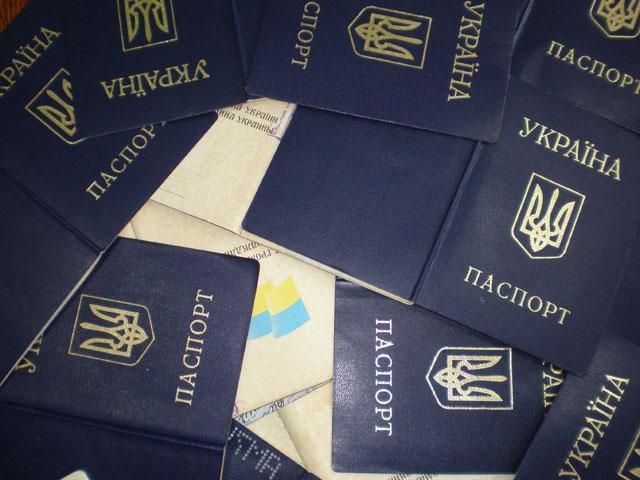 Затримано зловмисників, які відбирали у кримчан паспорти України