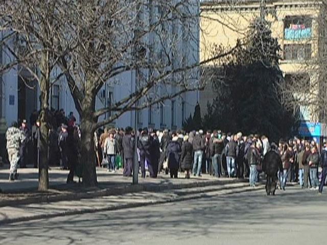 Сутички у Луганську: Побили журналістів та захопили телеканал