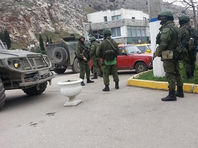 Российские силовики штурмуют военную часть на мысе Тарханкут