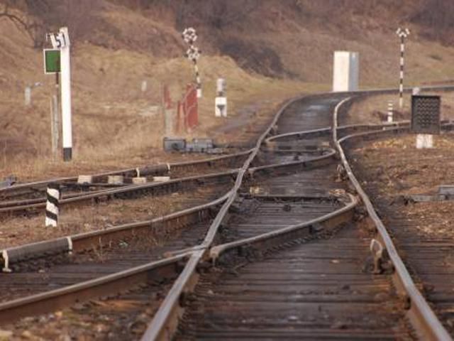 Неизвестные в камуфляже взялись за украинскую железную дорогу в Крыму, - СМИ