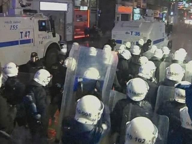 У Туреччині водометами розганяли антиурядові мітинги