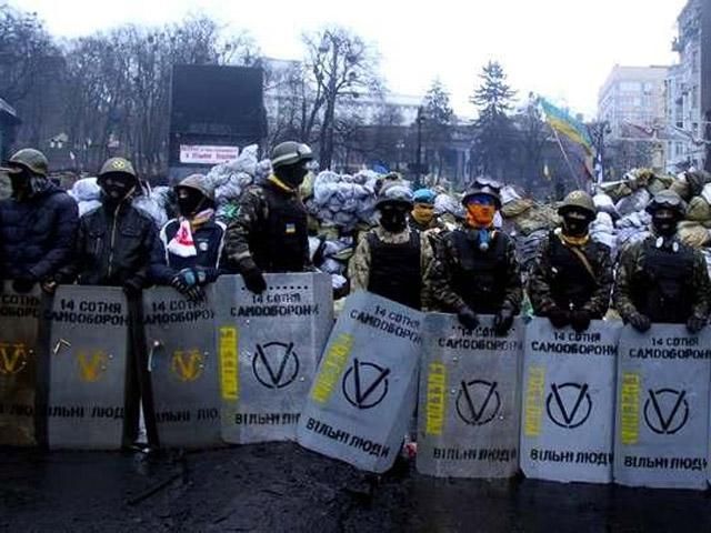 Самооборона все же пользуется машинами Януковича, но готова отдать их МВД