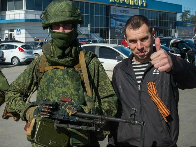 Самооборона Криму погрожує штурмувати військовий центр у Сімферополі 