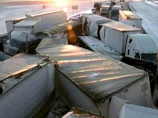 Через снігову бурю у США зіткнулися кількадесят вантажівок: є загиблі