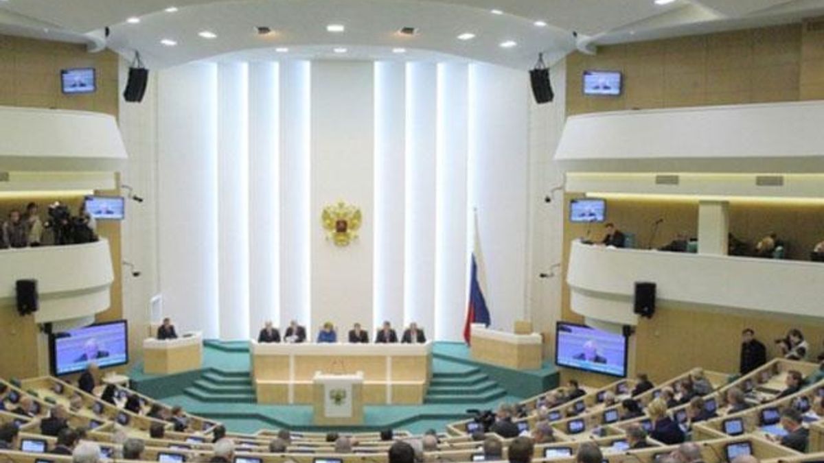 Совет Федерации одобрил введение войск в Украину без кворума, - Лента.ру Совет Федерации одобрил введение войск в Украину без кворума, - Лента.ру