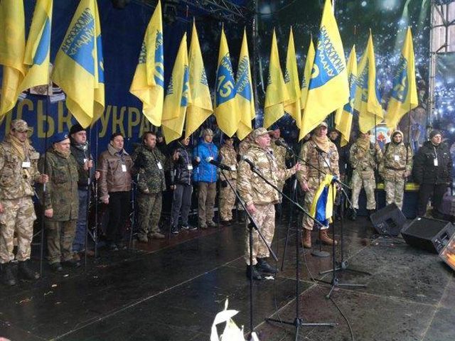 Самооборонців Майдану готують до війни (Відео)