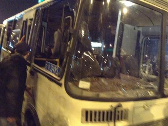 В Донецке драка между участниками антивоенного митинга и пророссийскими активистами (Фото) В Донецке драка между участниками антивоенного митинга и пророссийскими активистами (Фото)