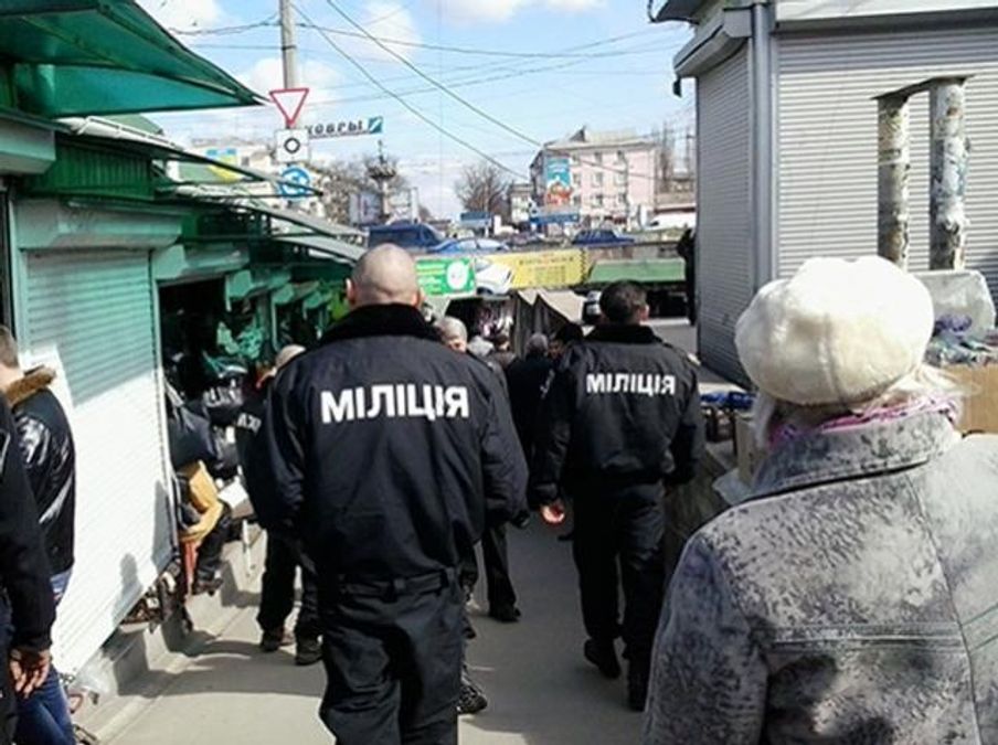 Люди в формах военнослужащих в Крыму осуществляют провокации Люди в формах военнослужащих в Крыму осуществляют провокации