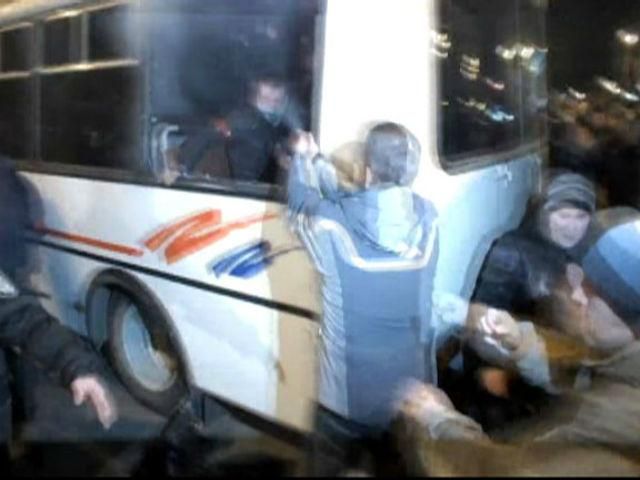 У Донецьку антивоєнний мітинг завершився кривавим побоїщем (Відео) У Донецьку антивоєнний мітинг завершився кривавим побоїщем (Відео)