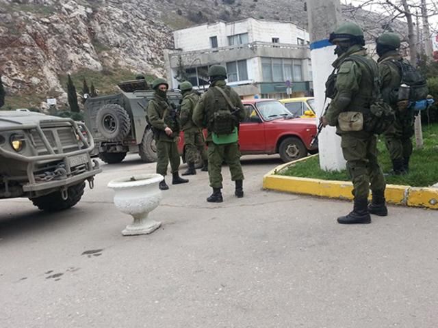 Вночі штурмували підрозділ Служби зовнішньої розвідки в Алушті Вночі штурмували підрозділ Служби зовнішньої розвідки в Алушті