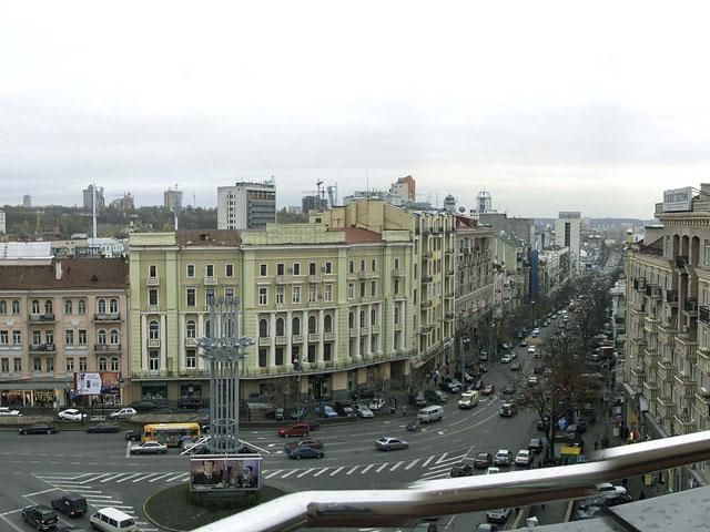В центре Киева неизвестные устроили стрельбу и забаррикадировались