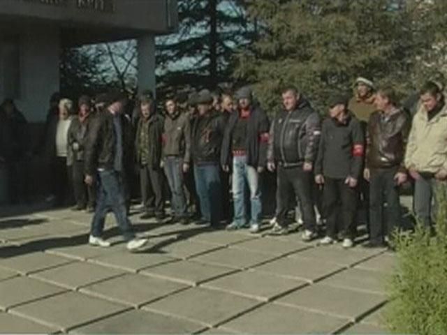 "Армія Криму" активно вербує новобранців перед референдумом "Армія Криму" активно вербує новобранців перед референдумом
