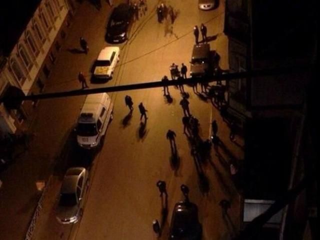 Після нічної стрілянини в Харкові загинуло 2 людей. Затримано близько 30, — Аваков Після нічної стрілянини в Харкові загинуло 2 людей. Затримано близько 30, — Аваков