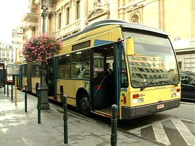 Французы пересаживаются на общественный транспорт из-за загрязнения Французы пересаживаются на общественный транспорт из-за загрязнения