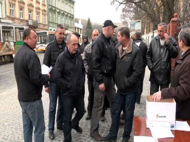 Сотни добровольцев записываются в Народную гвардию Львовщины