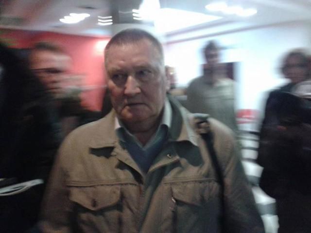 В Симферополе вооруженные люди блокировали гостиницу "Москва" - Крым-SOS (Фото) В Симферополе вооруженные люди блокировали гостиницу "Москва" - Крым-SOS (Фото)