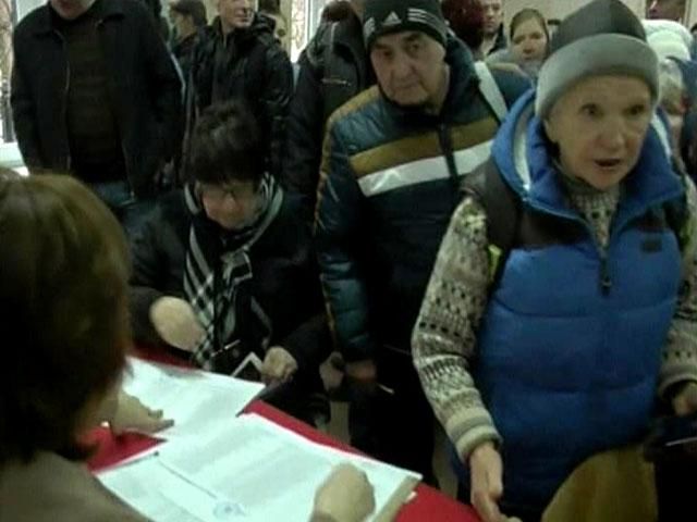 На дільниці у Криму активно сходяться люди (Відео)