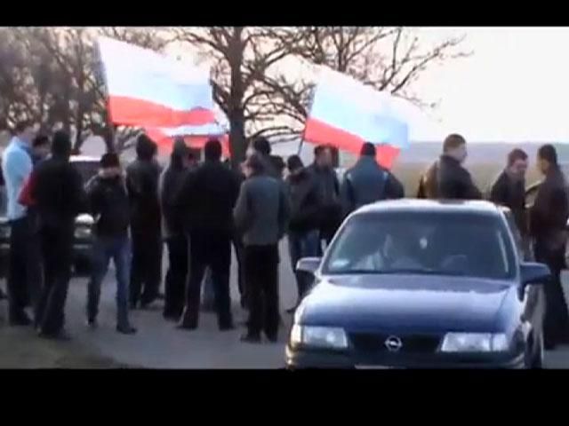Сепаратисты блокировали украинскую военную колонну (Видео)
